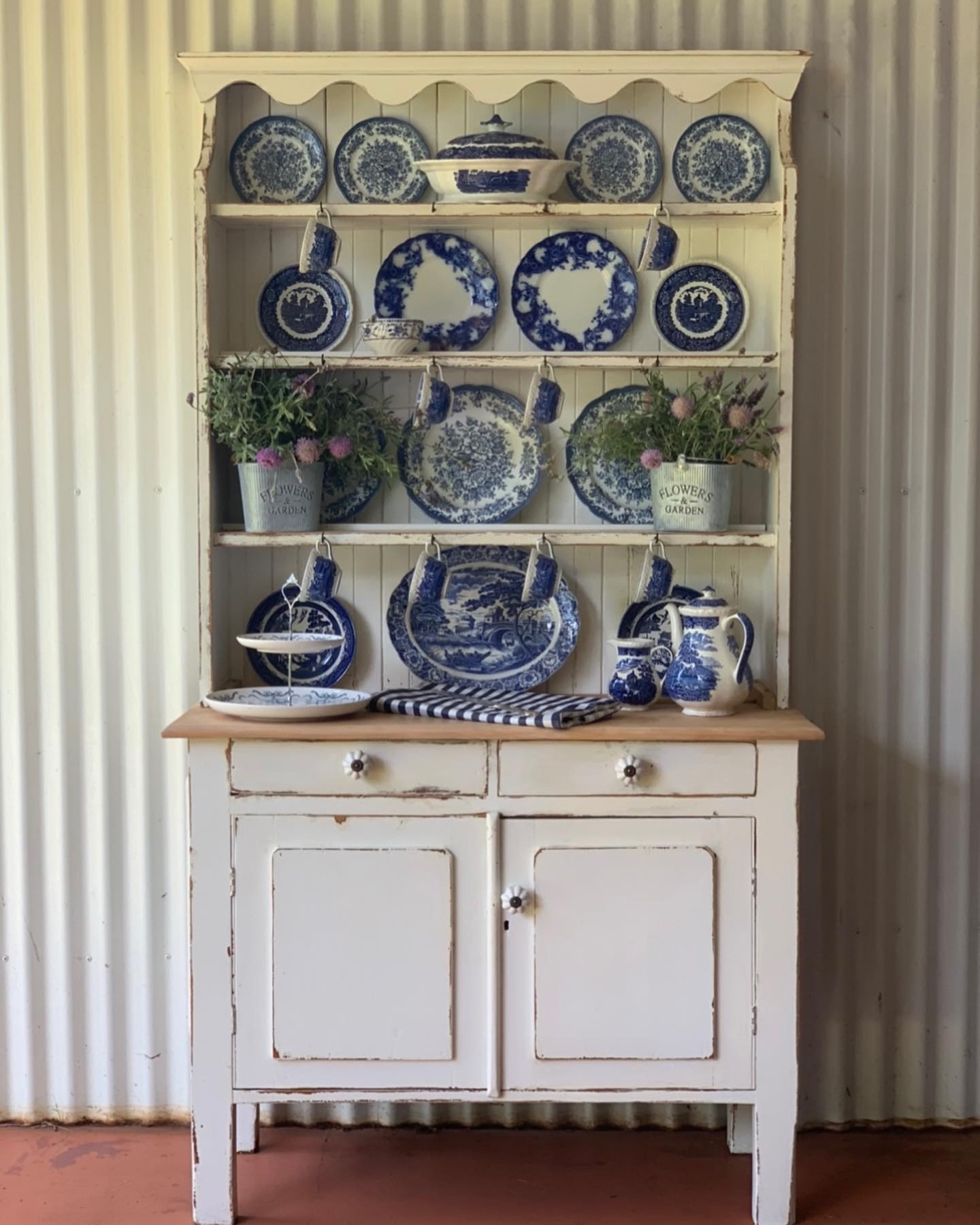 kitchen cabinet hutch 