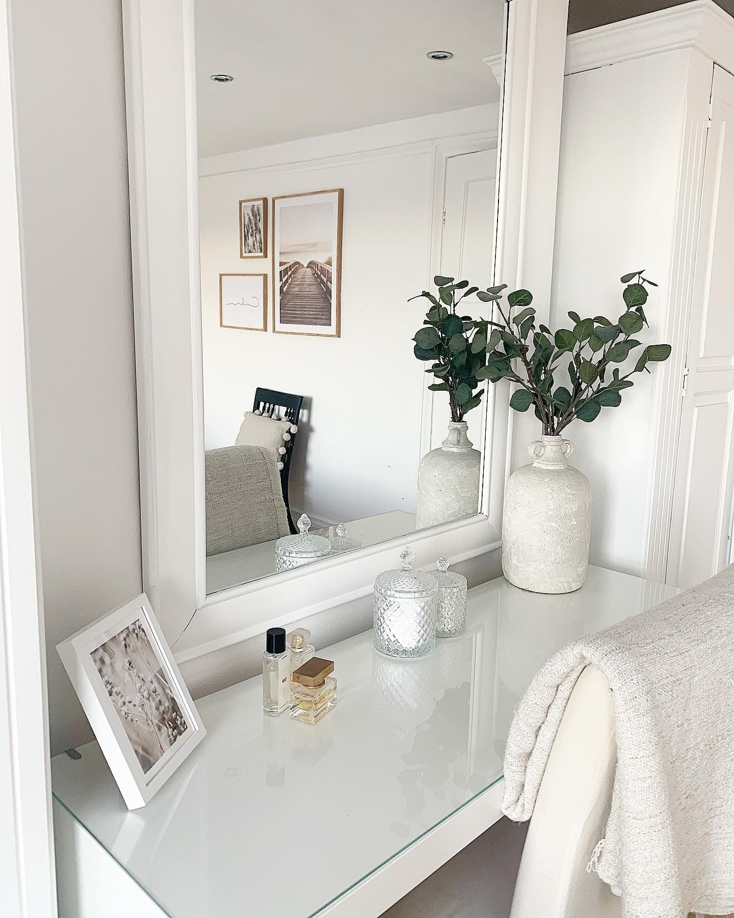 white bedroom desk