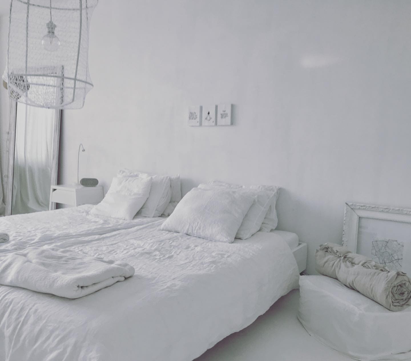 white bedroom boho style