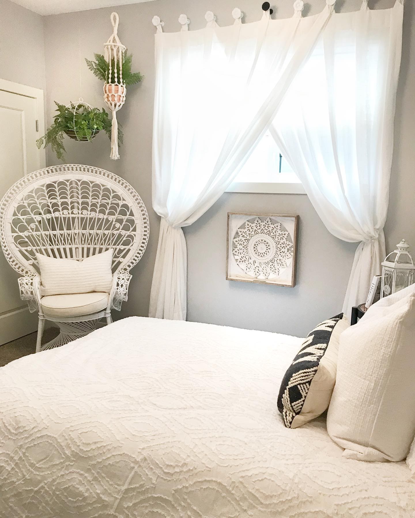 white bedroom set chair